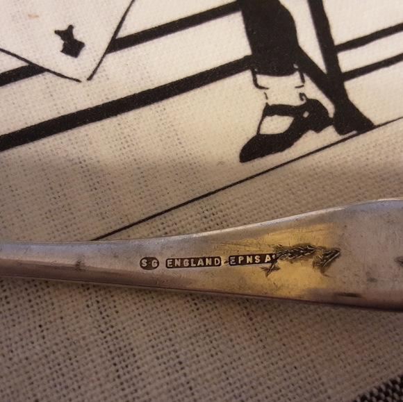 VINTAGE MADE IN ENGLAND SILVERPLATE SOUP SPOON, HALLMARKED SG ENGLAND, EPNSA1 - Picture 7 of 11